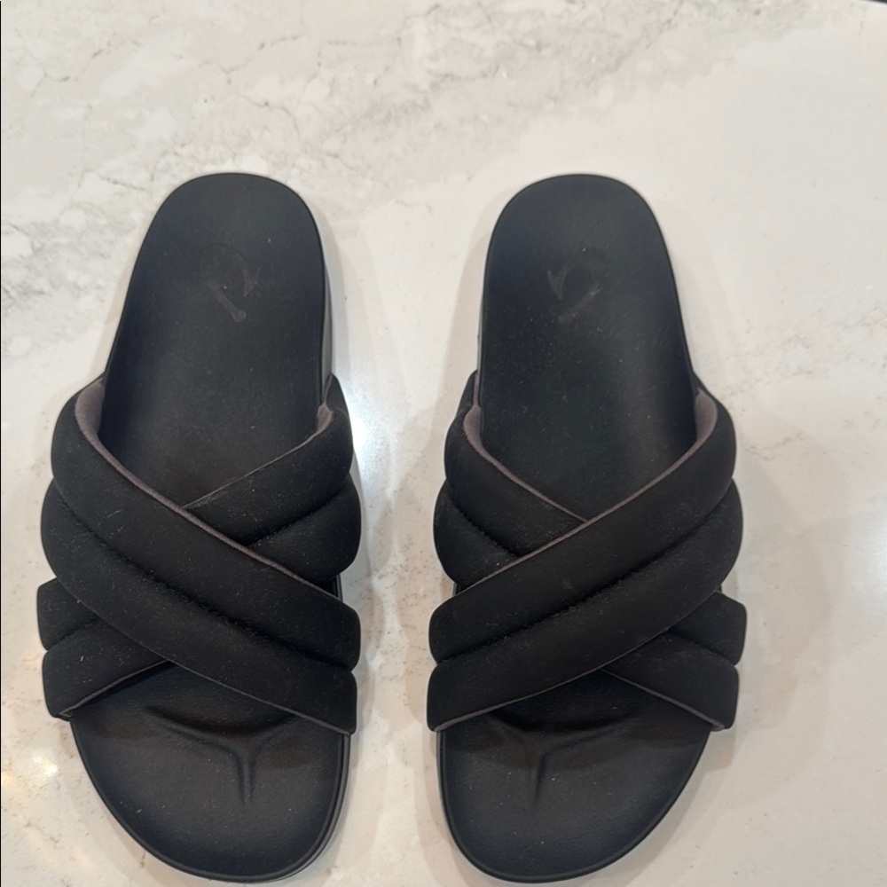OluKai Black Minimalist Sandals